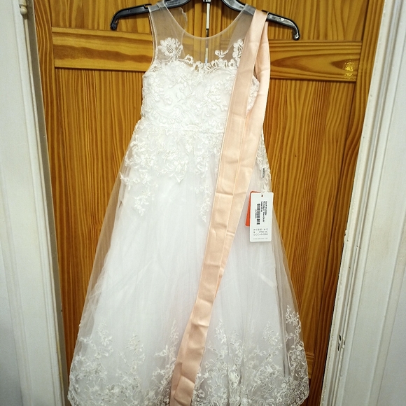 Flower girl wedding dress, brand new with tags - Picture 2 of 6